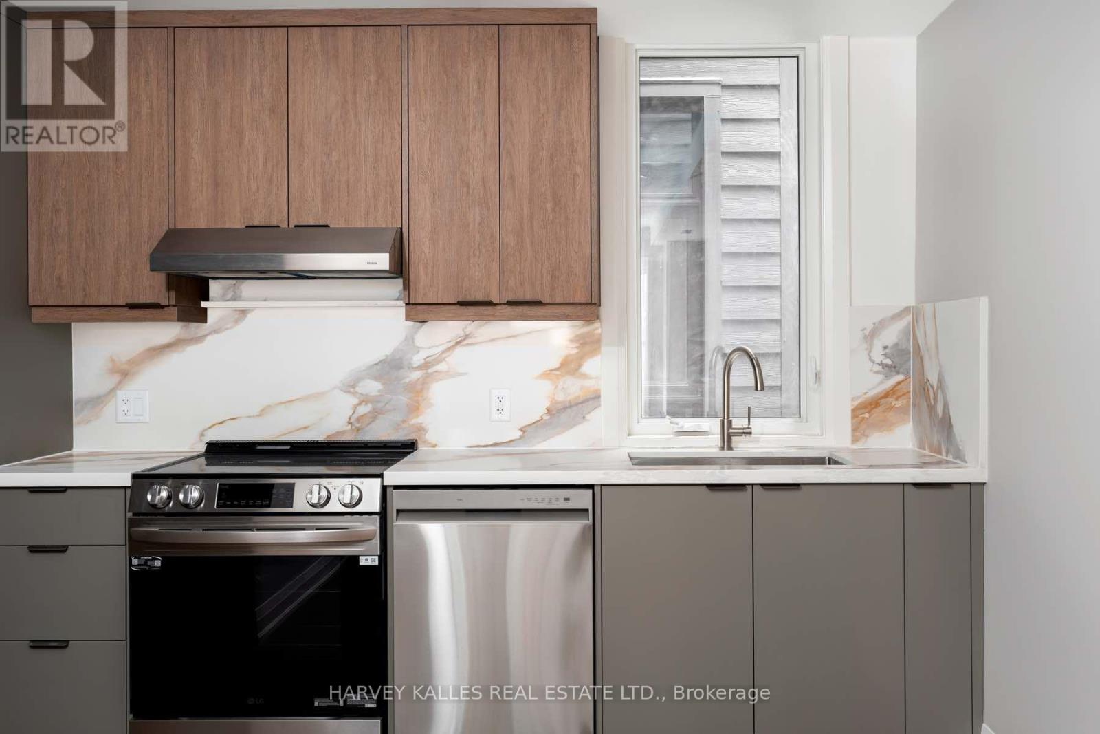 Photo 9 of 1 24 Sullivan Street, Toronto ON