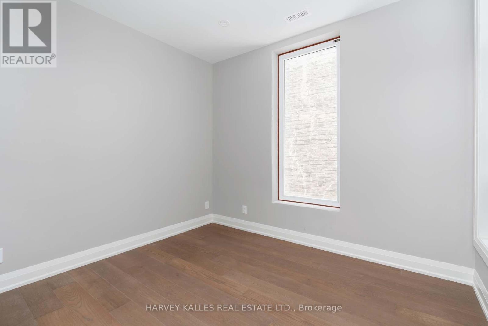 Photo 11 of 1 24 Sullivan Street, Toronto ON