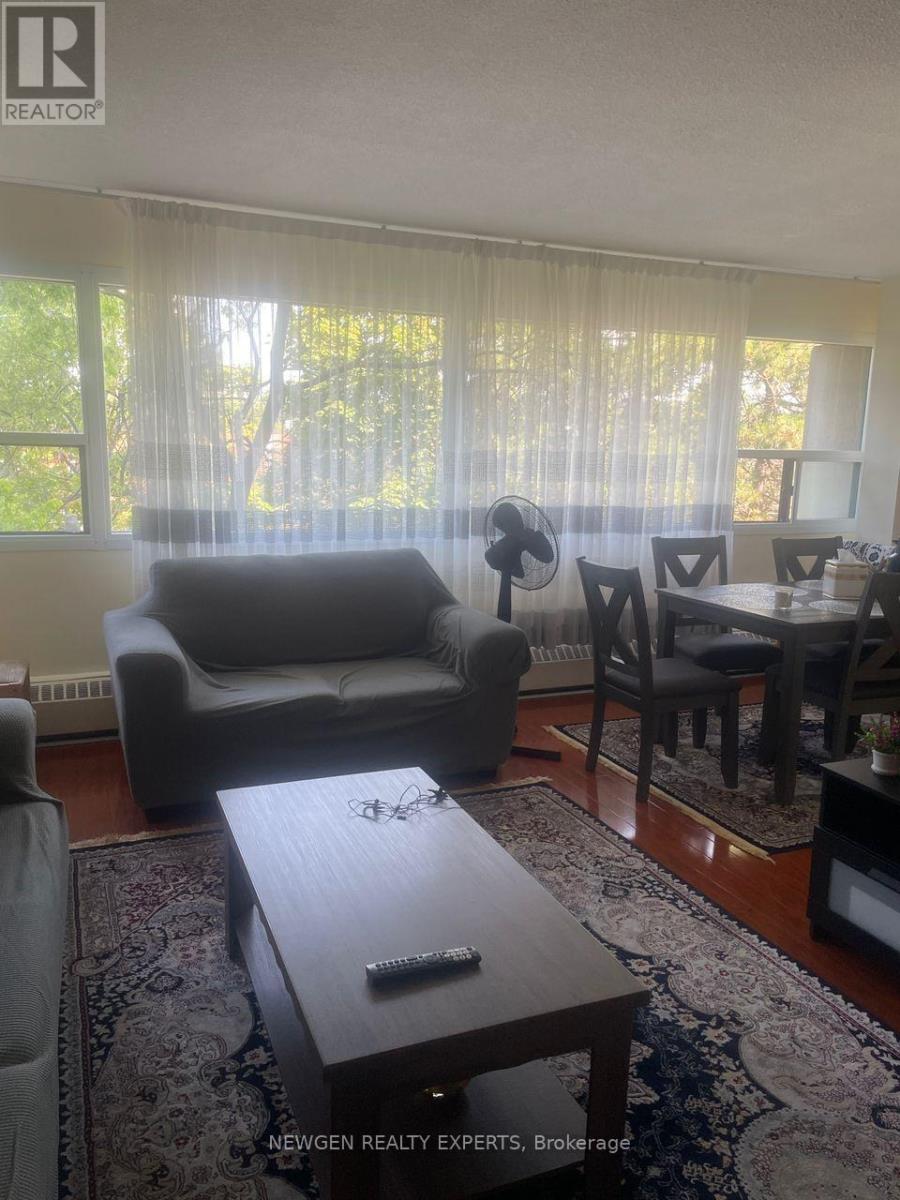 Photo 3 of 309 100 Leeward Glenway, Toronto ON