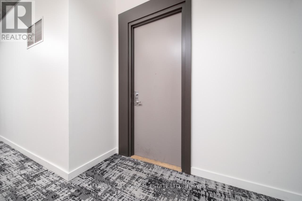 Photo 3 of 308 60 Bathurst Street, Toronto ON