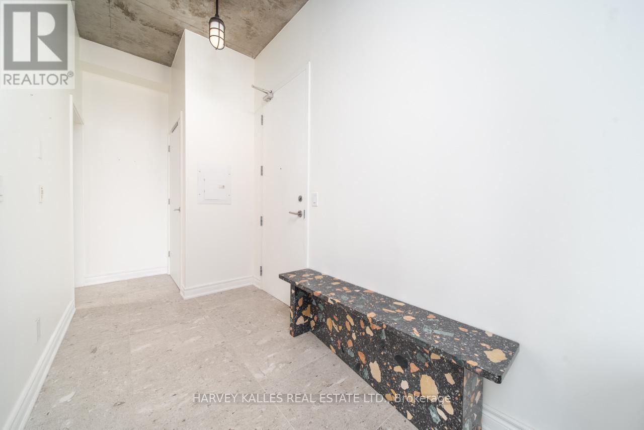 Photo 4 of 308 60 Bathurst Street, Toronto ON