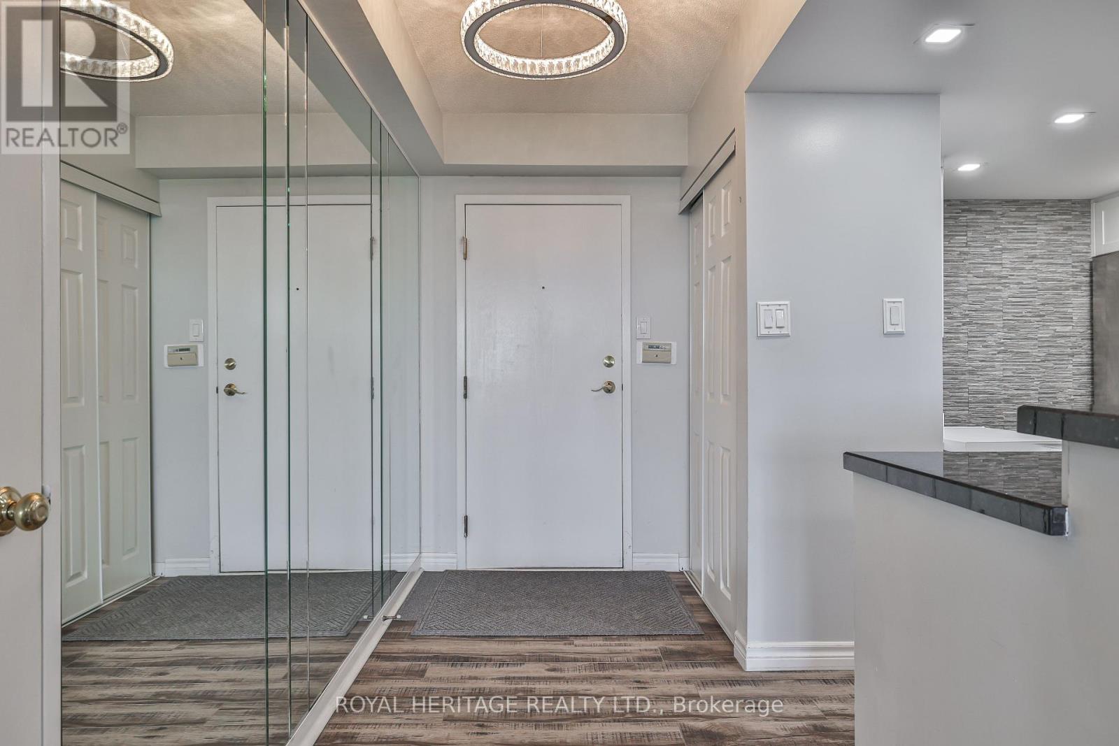 Photo 3 of 806 10 Torresdale Avenue, Toronto ON