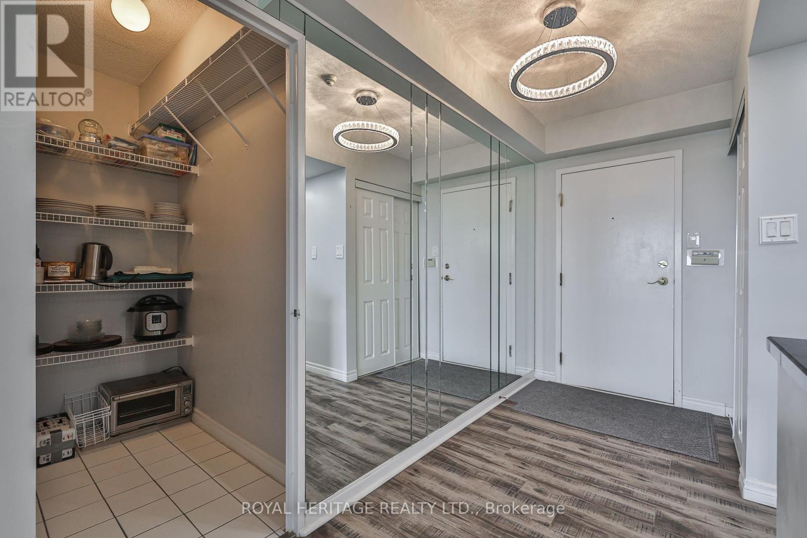 Photo 4 of 806 10 Torresdale Avenue, Toronto ON