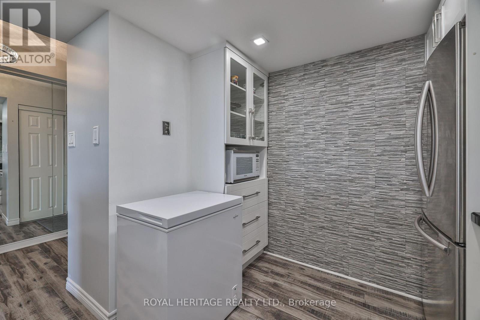Photo 8 of 806 10 Torresdale Avenue, Toronto ON