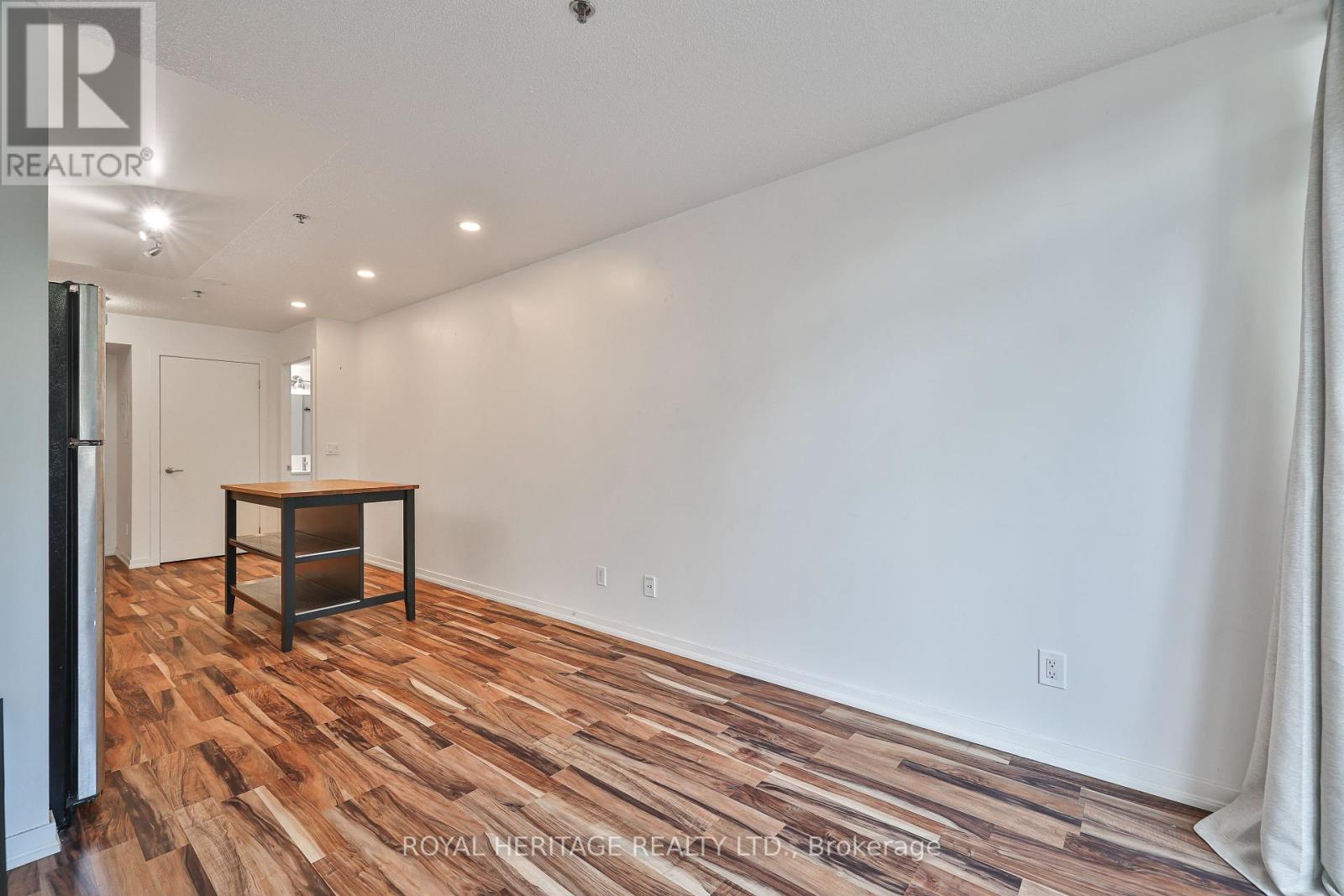 Photo 14 of 104 38 Joe Shuster Way, Toronto ON