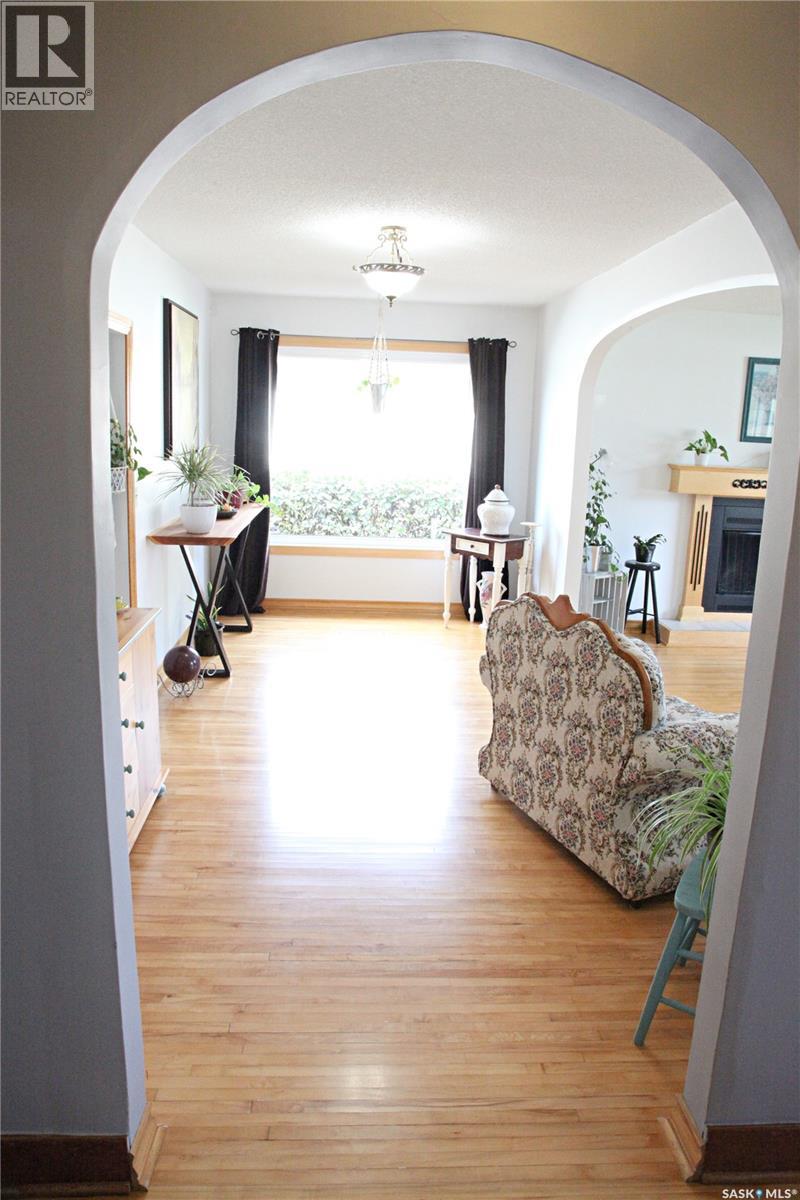 Photo 11 of 441 25th Street E, Prince Albert SK