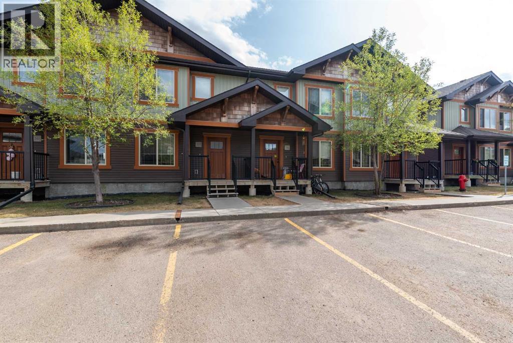 Photo 1 of 37 4008 41 Avenue, Lloydminster SK