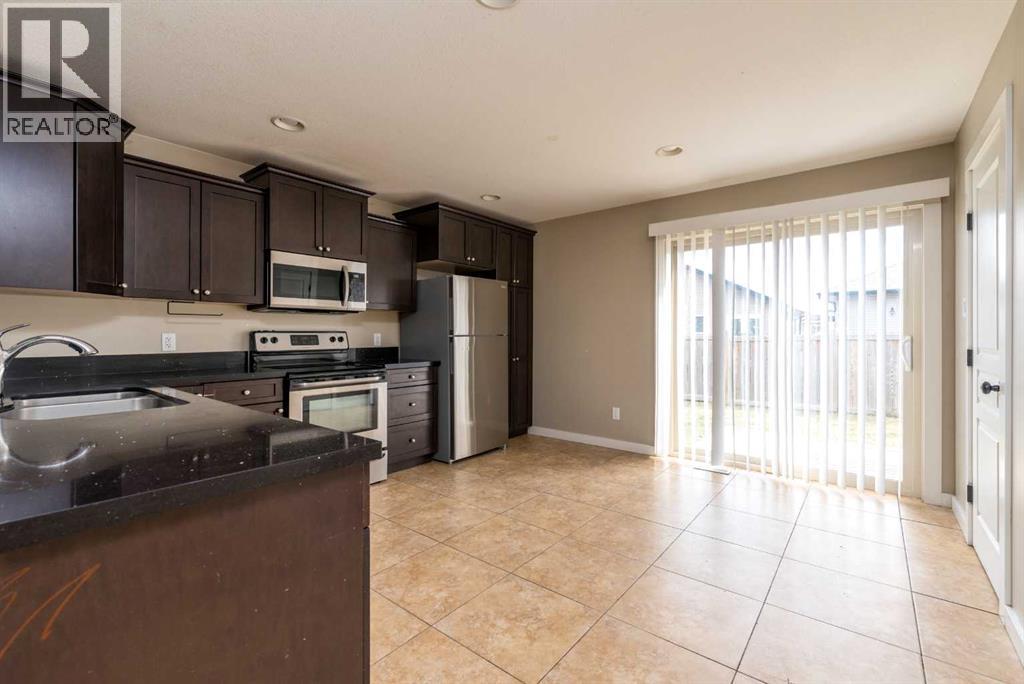 Photo 8 of 37 4008 41 Avenue, Lloydminster SK