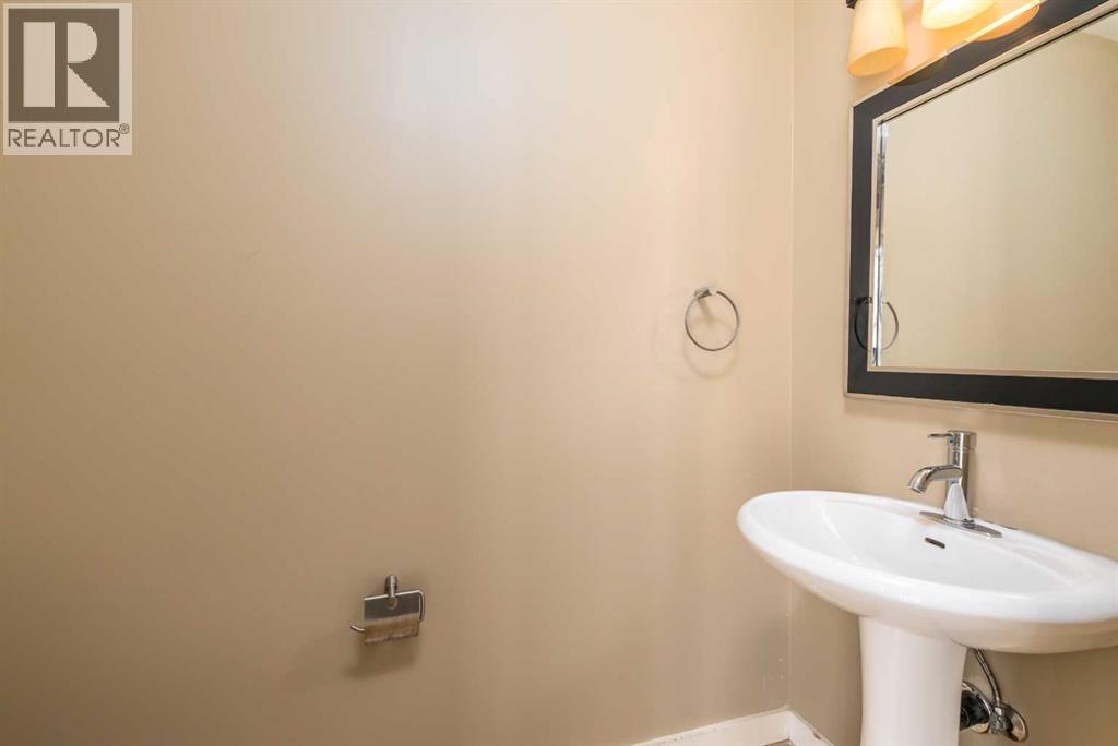Photo 13 of 37 4008 41 Avenue, Lloydminster SK