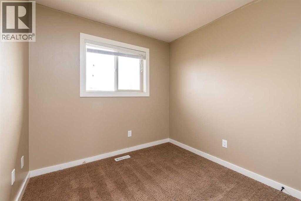 Photo 18 of 37 4008 41 Avenue, Lloydminster SK