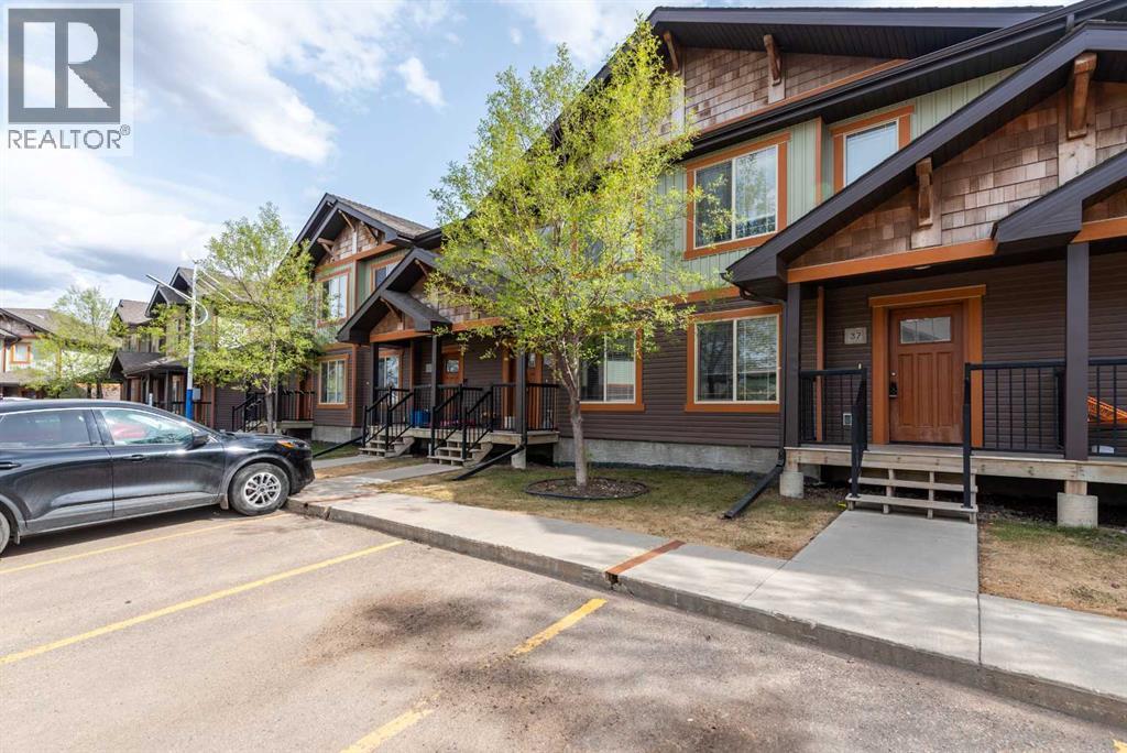 Photo 4 of 37 4008 41 Avenue, Lloydminster SK