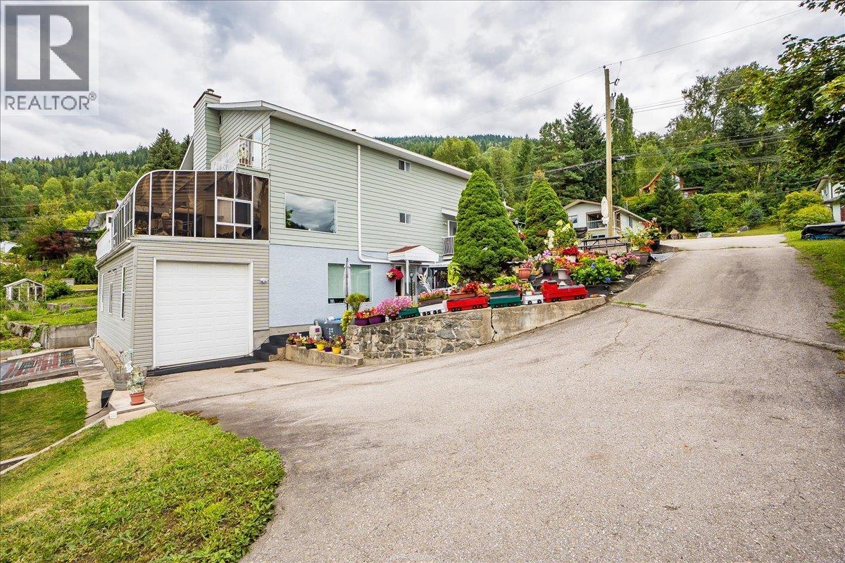 Photo 22 of 801 Houston Street, Nelson BC