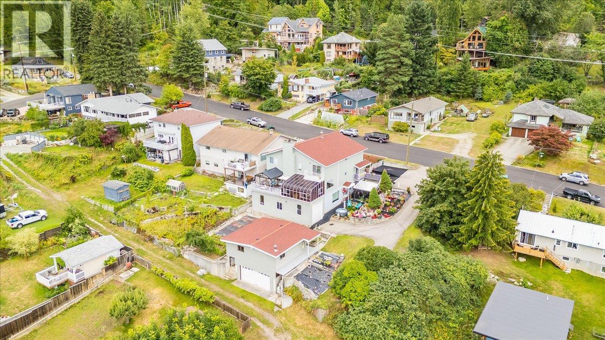 Photo 23 of 801 Houston Street, Nelson BC