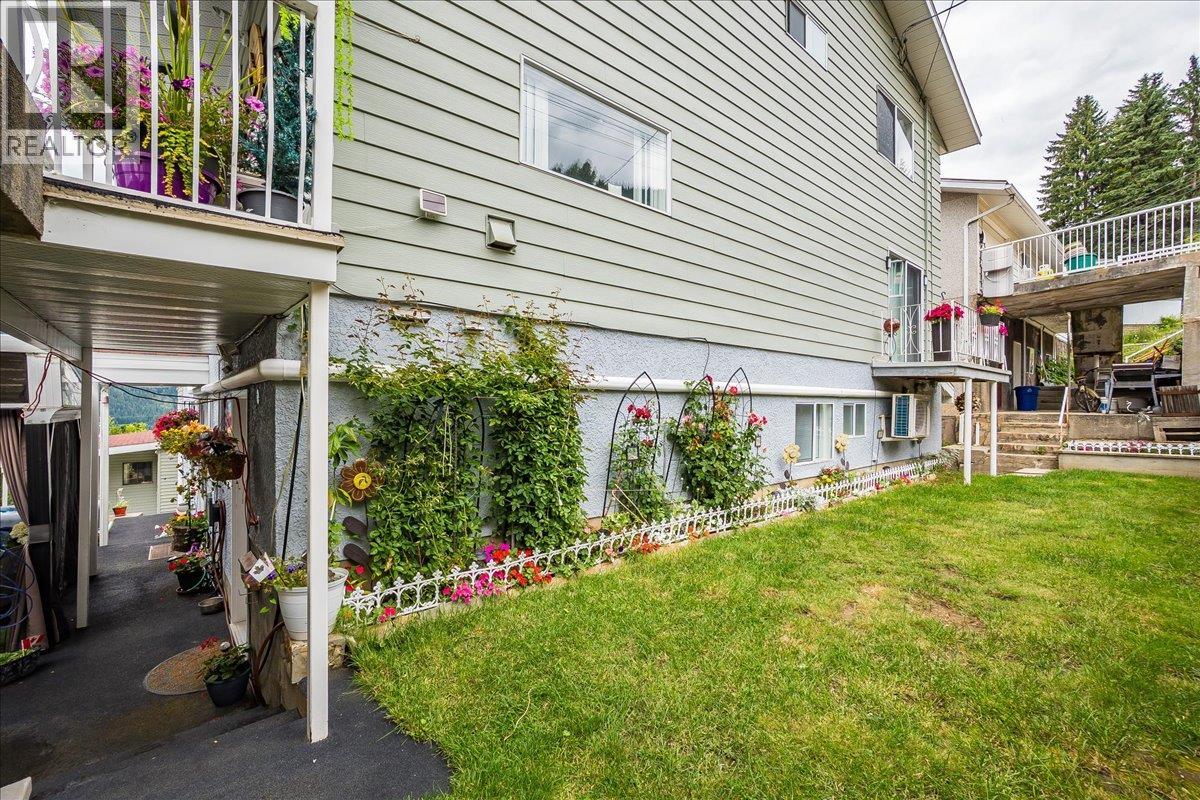 Photo 34 of 801 Houston Street, Nelson BC