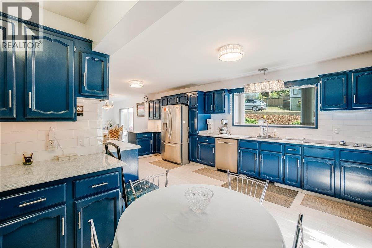 Photo 20 of 801 Houston Street, Nelson BC