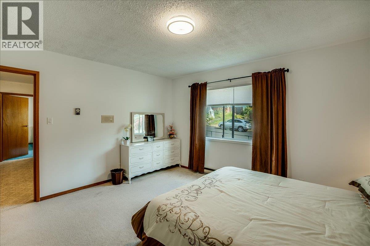 Photo 38 of 801 Houston Street, Nelson BC
