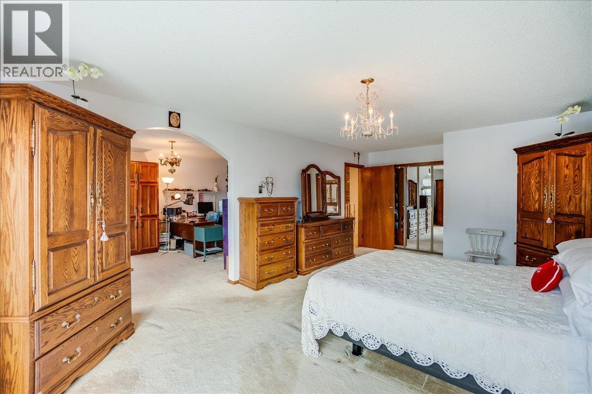 Photo 84 of 801 Houston Street, Nelson BC