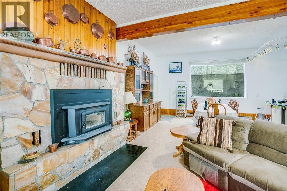 Photo 9 of 801 Houston Street, Nelson BC