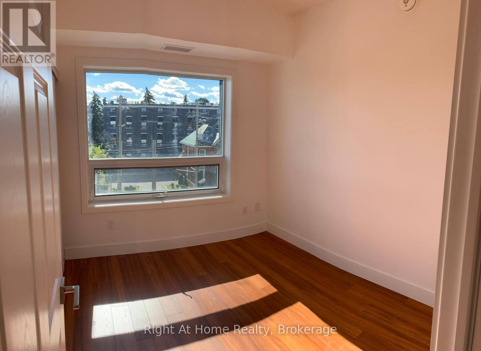#308 1 WELLINGTON STREET - 10
