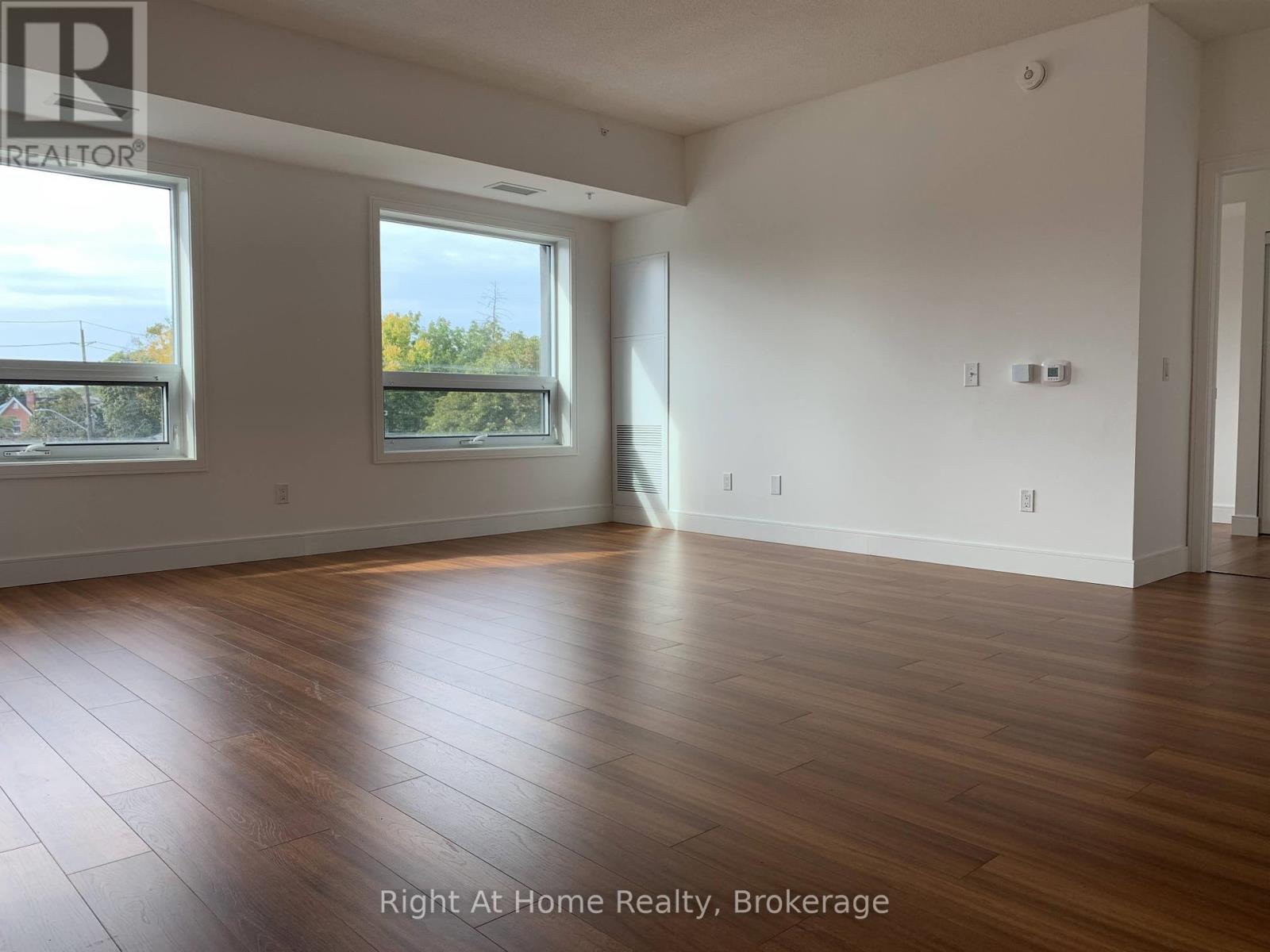 #308 1 WELLINGTON STREET - 13