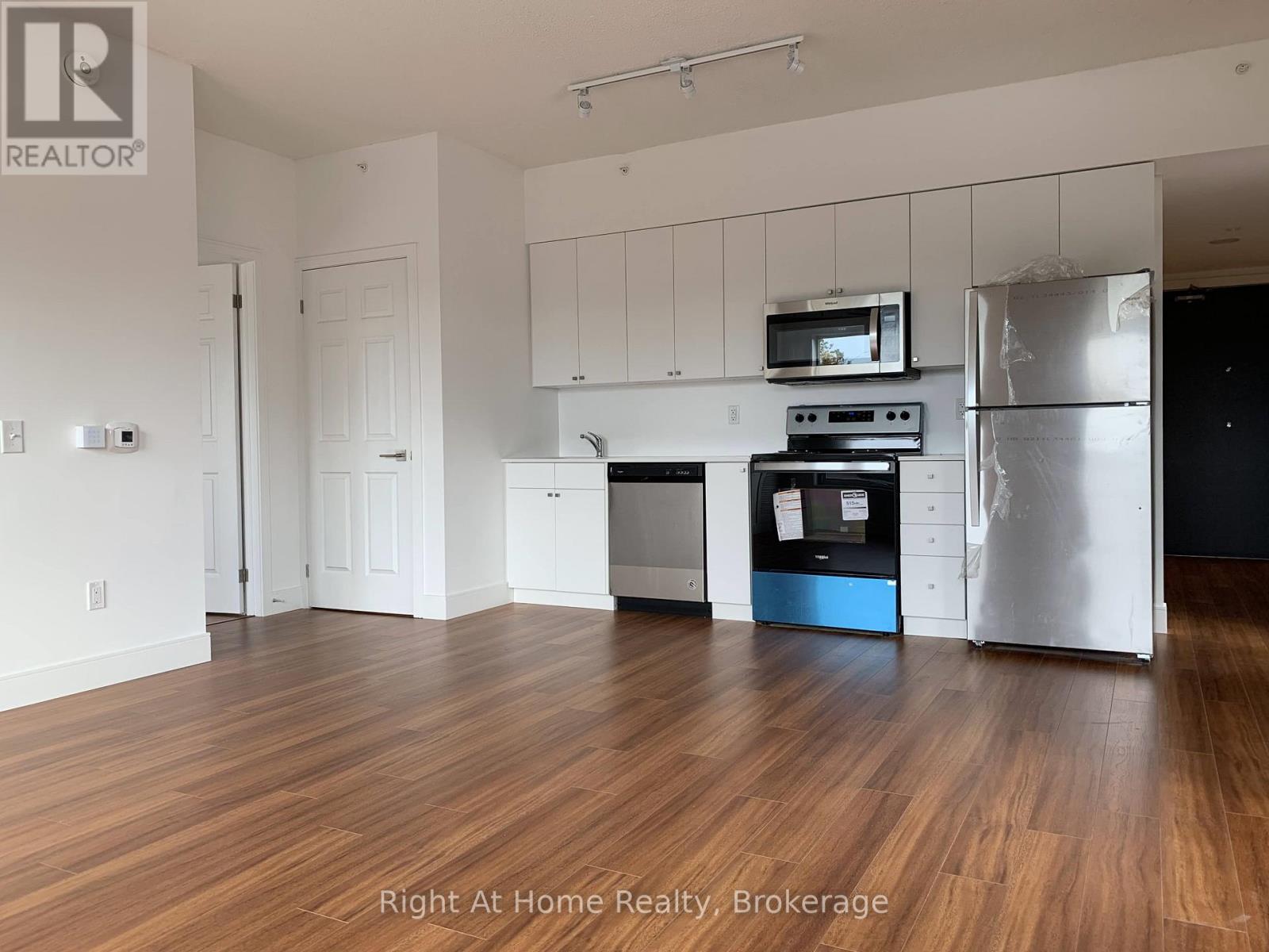 #308 1 WELLINGTON STREET - 14