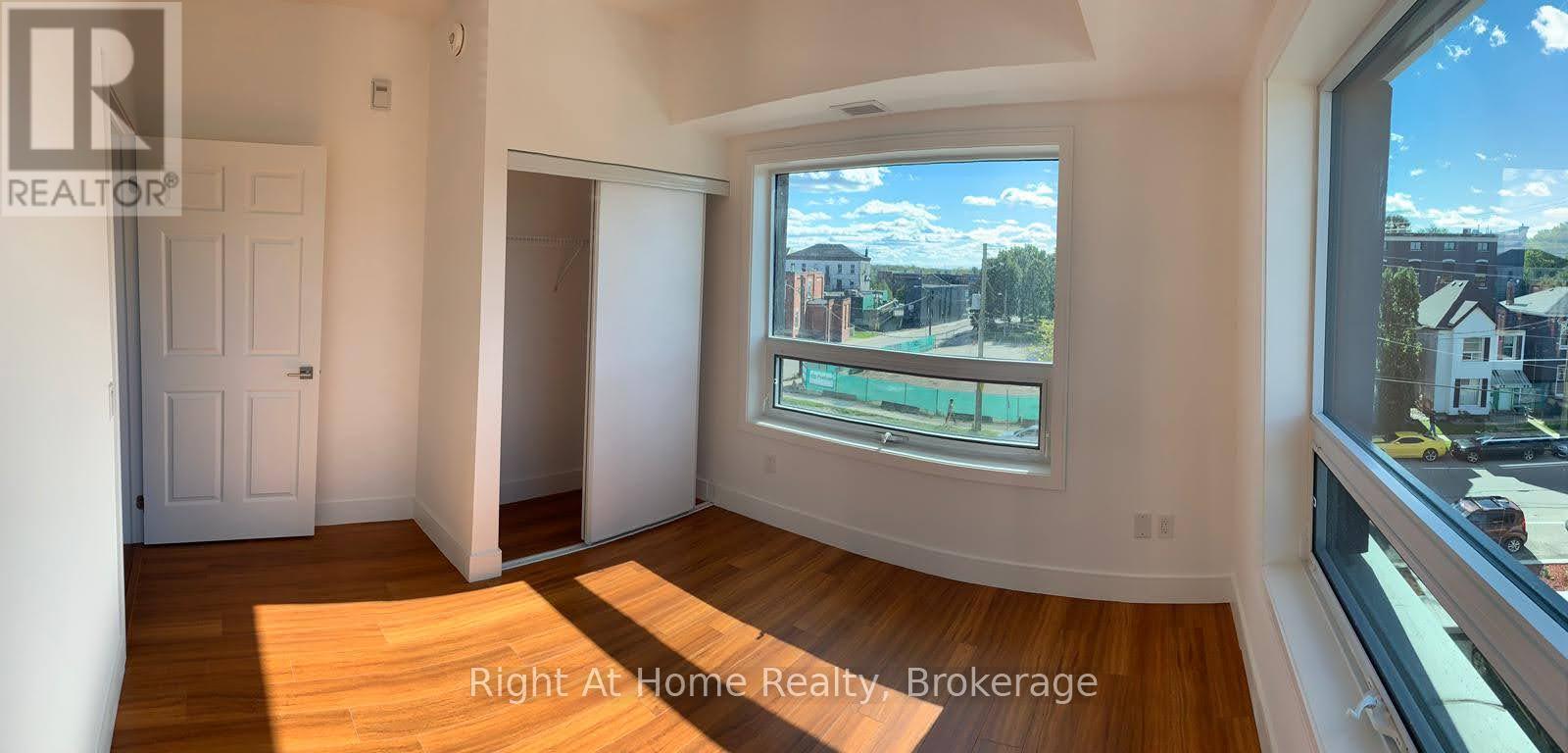 #308 1 WELLINGTON STREET - 8