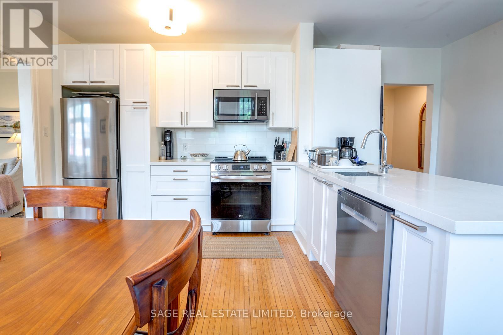 Photo 12 of 17 48 Lawton Boulevard, Toronto ON
