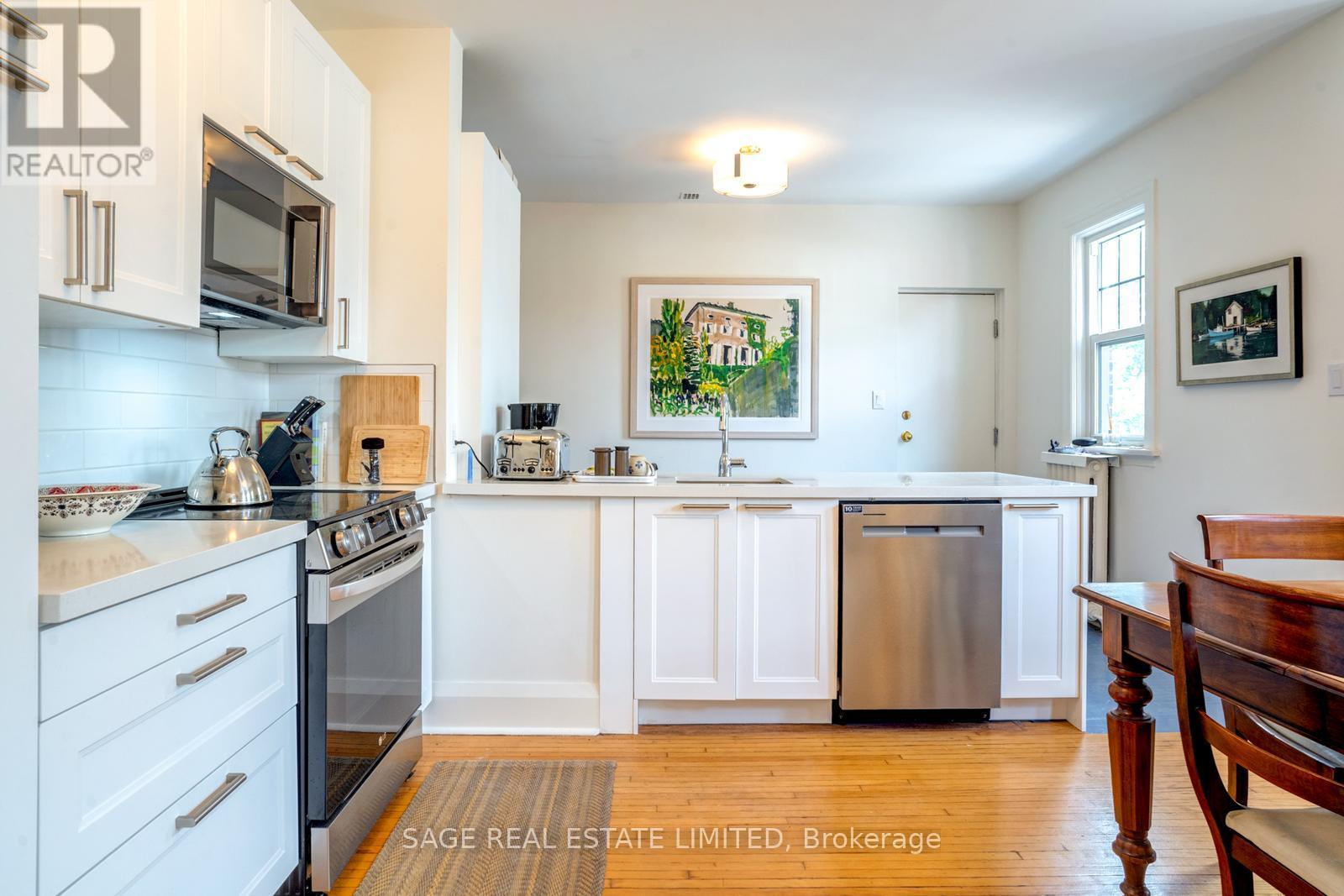 Photo 14 of 17 48 Lawton Boulevard, Toronto ON