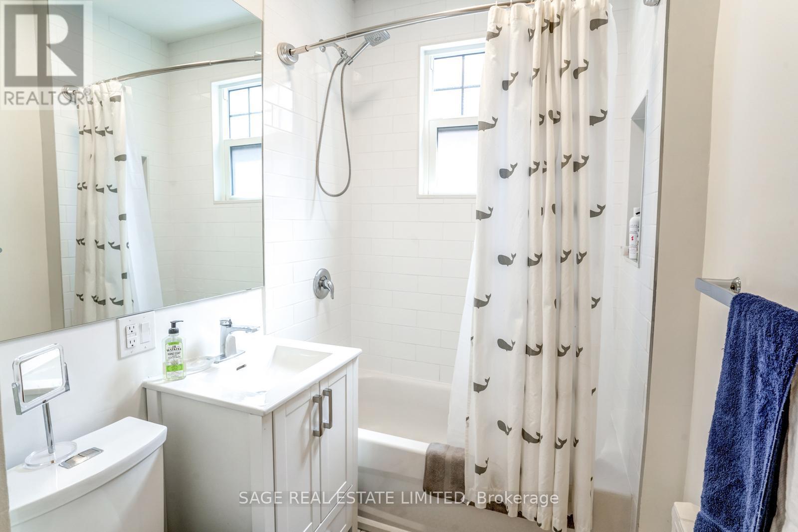 Photo 22 of 18 48 Lawton Boulevard, Toronto ON