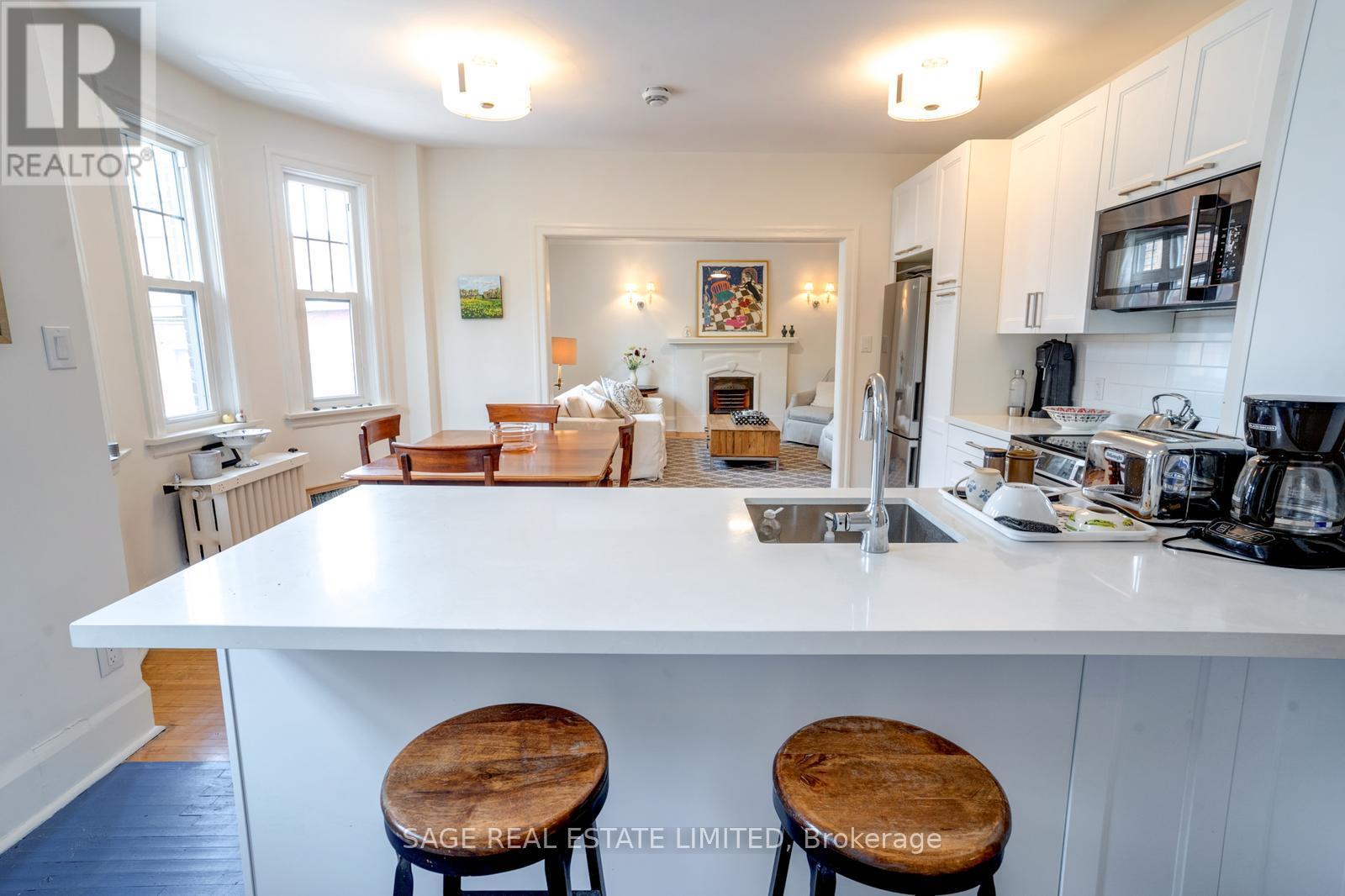 Photo 8 of 18 48 Lawton Boulevard, Toronto ON