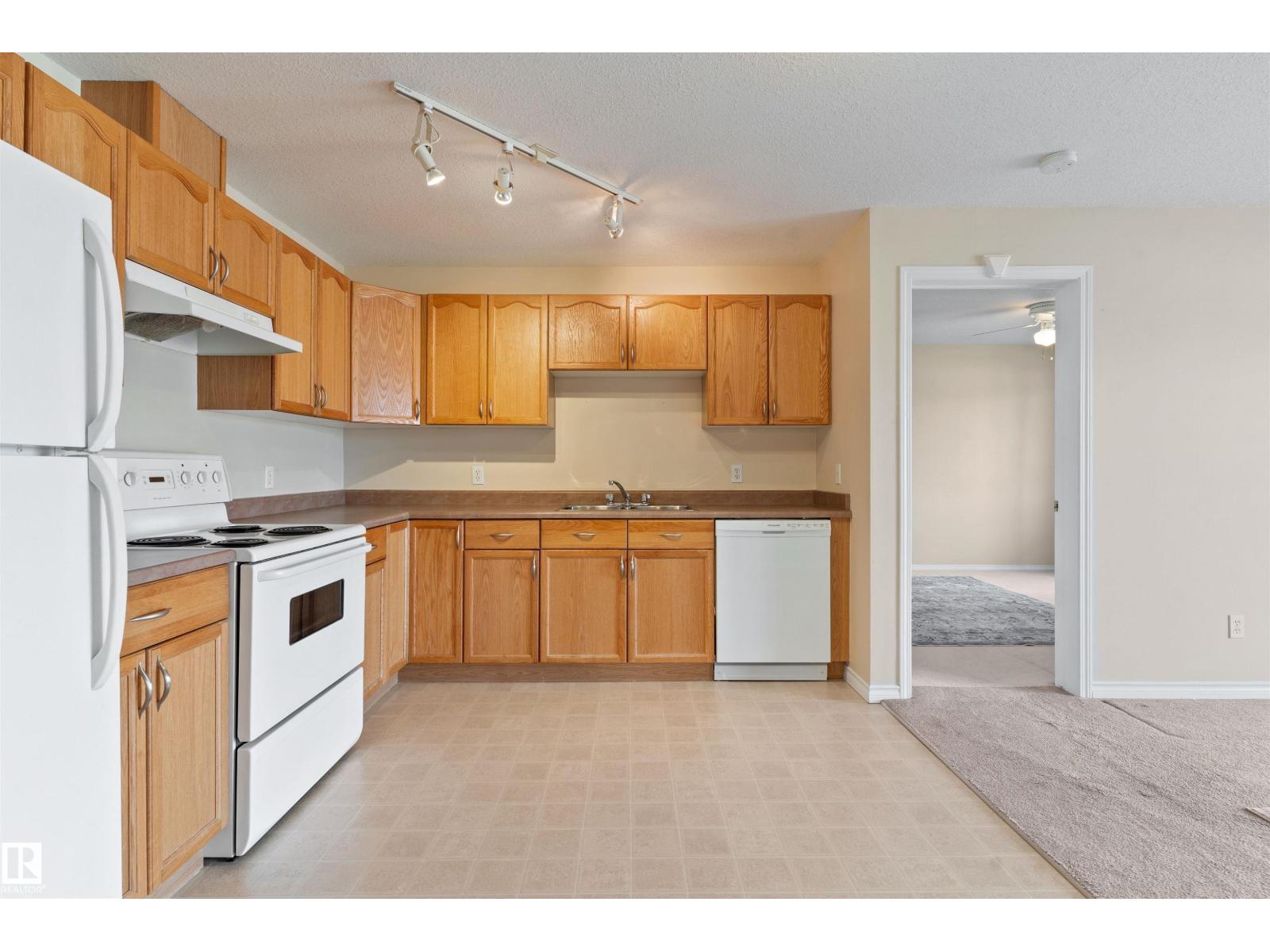 Photo 10 of 207 4703 43 Av, Stony Plain AB