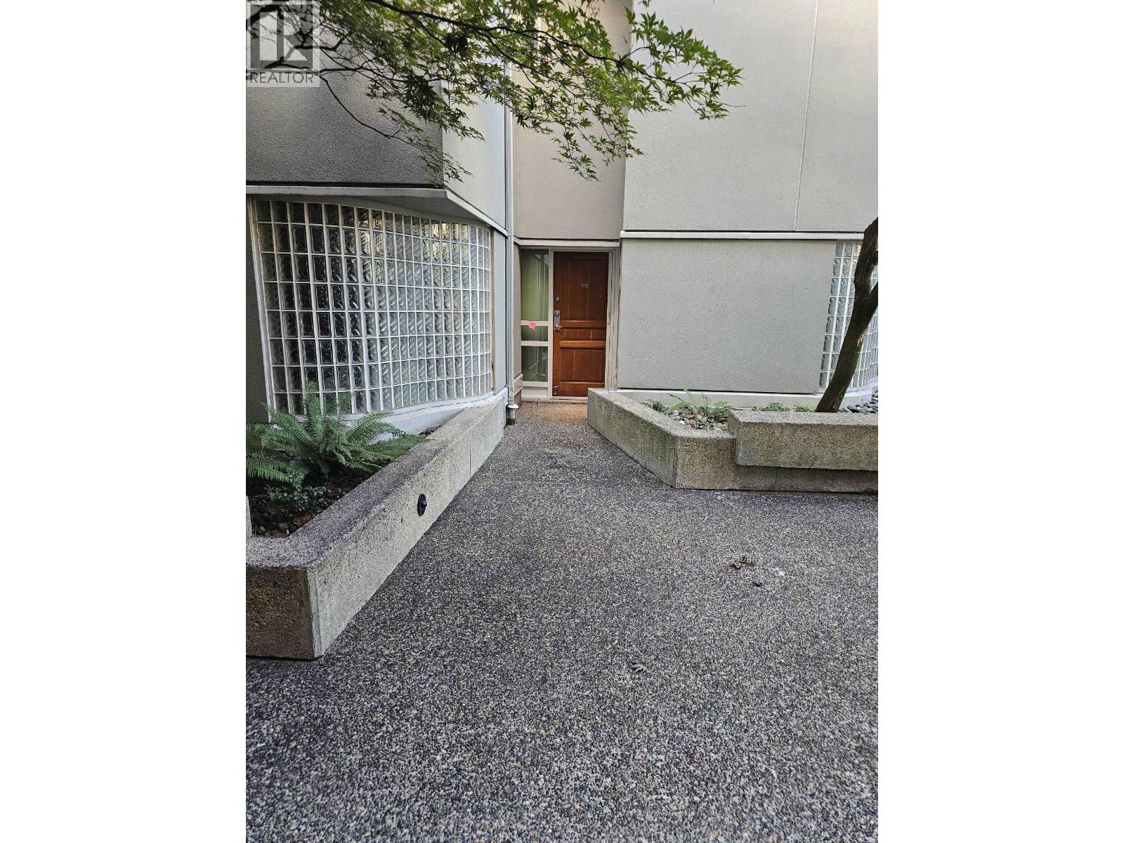 Photo 3 of 102 1990 Se Kent Avenue, Vancouver BC