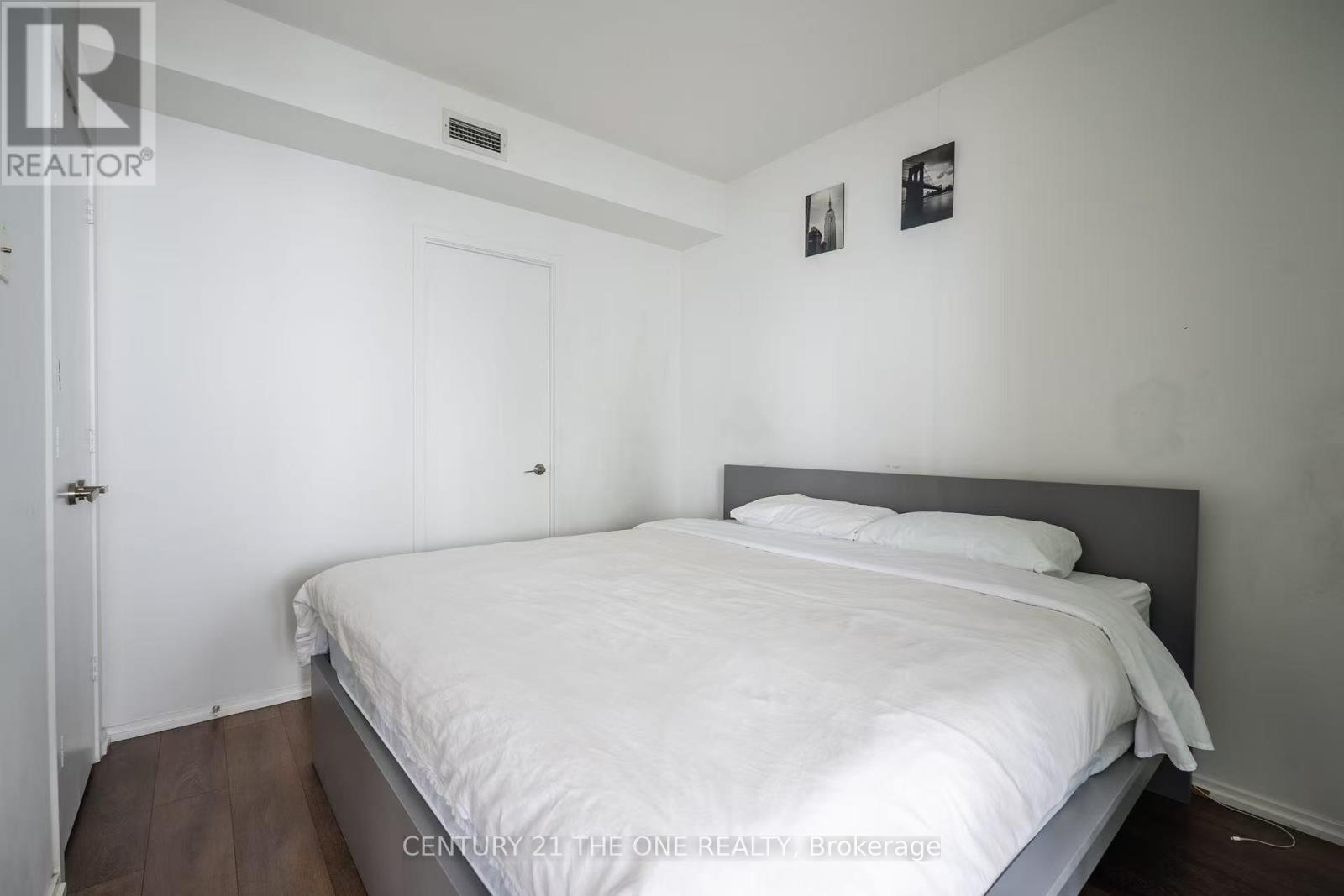 Photo 8 of 4301 45 Charles Street, Toronto ON