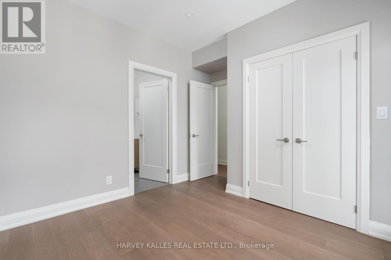 Photo 3 of 2 24 Sullivan Street, Toronto ON