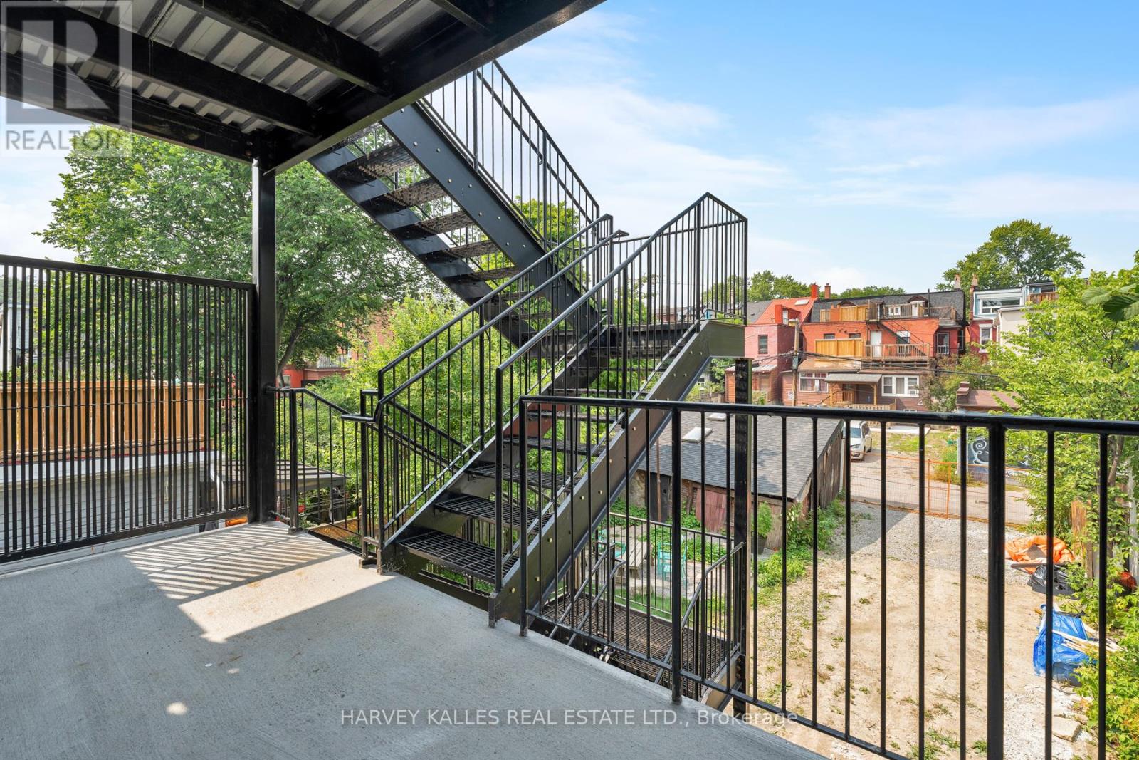 Photo 10 of 2 24 Sullivan Street, Toronto ON