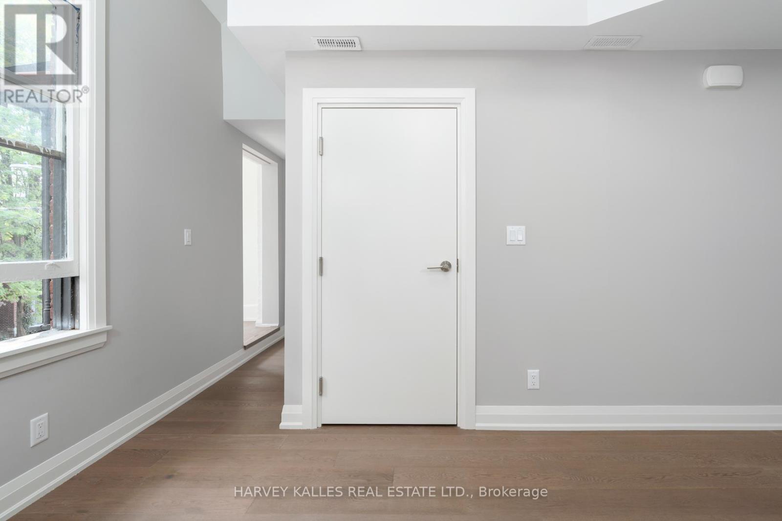 Photo 18 of 2 24 Sullivan Street, Toronto ON