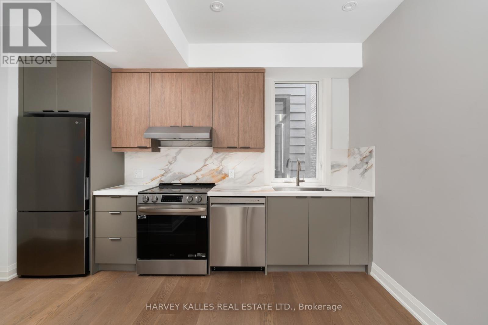Photo 17 of 2 24 Sullivan Street, Toronto ON