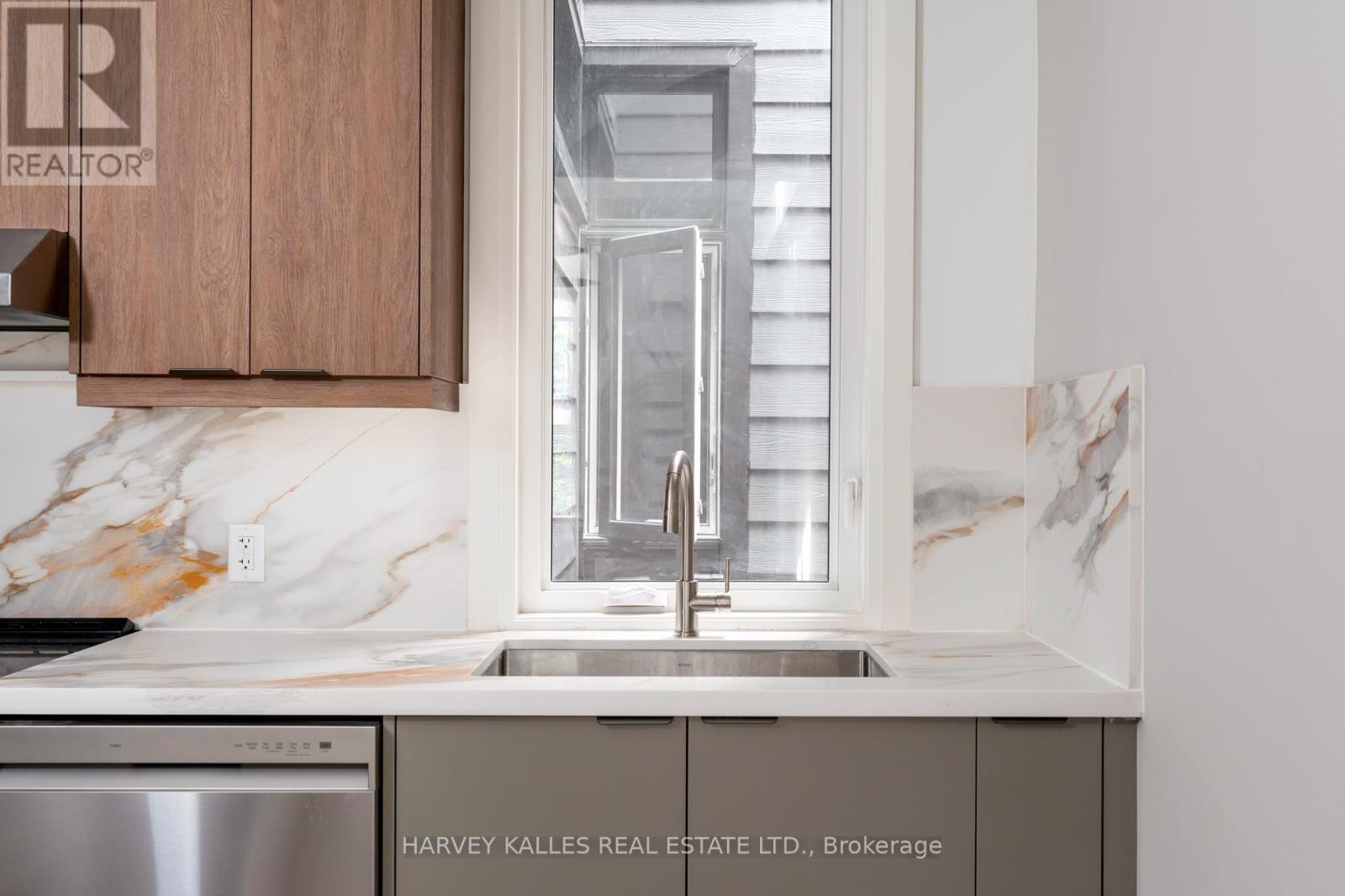 Photo 15 of 2 24 Sullivan Street, Toronto ON