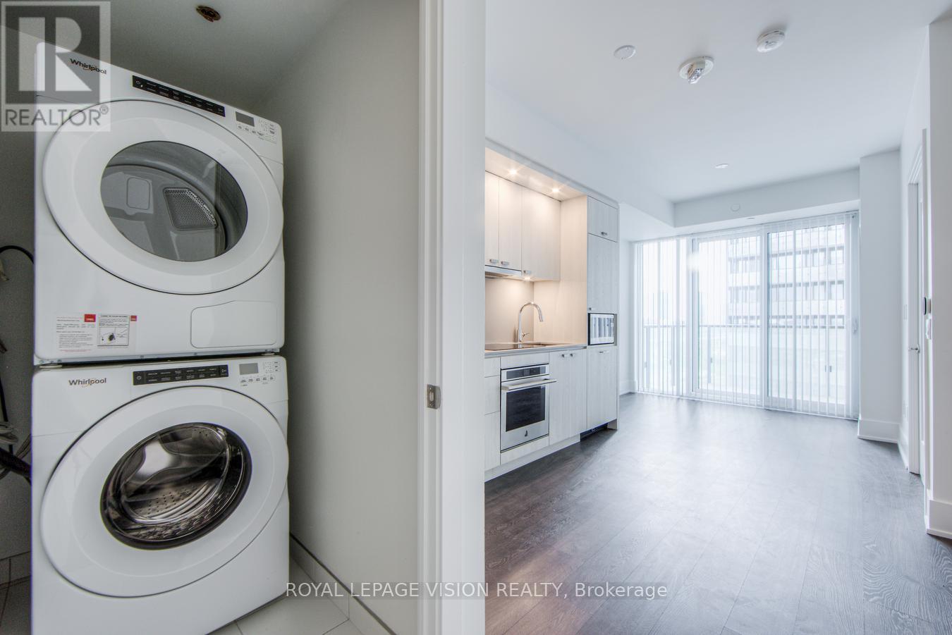 Photo 10 of 814 470 Front Street W, Toronto ON