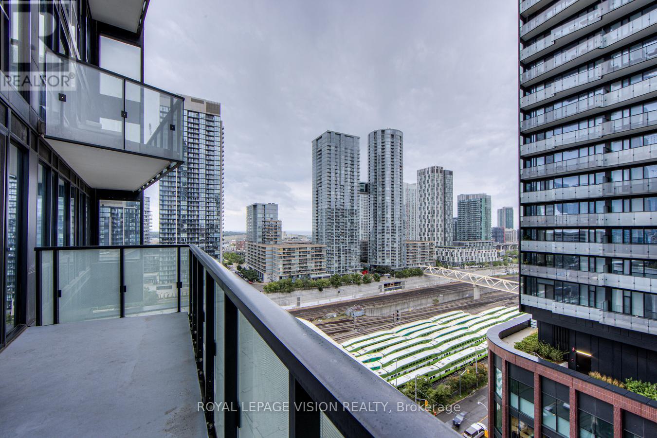 Photo 25 of 814 470 Front Street W, Toronto ON