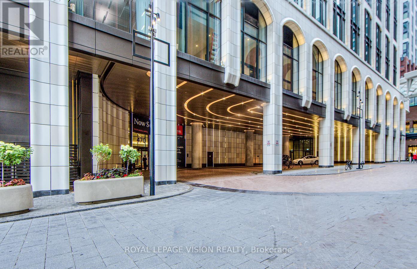 Photo 3 of 814 470 Front Street W, Toronto ON