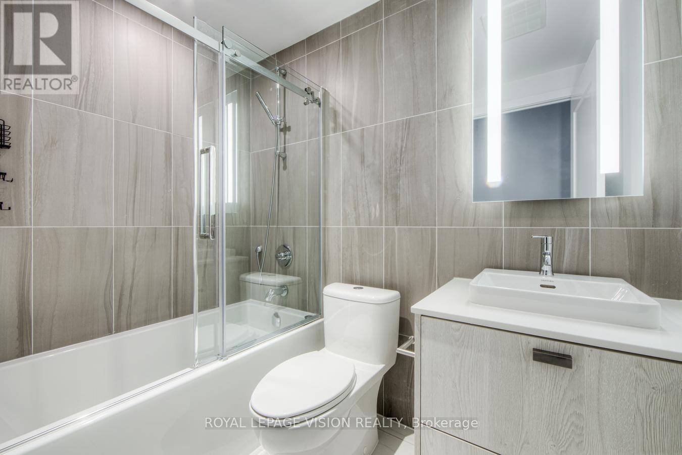 Photo 9 of 814 470 Front Street W, Toronto ON