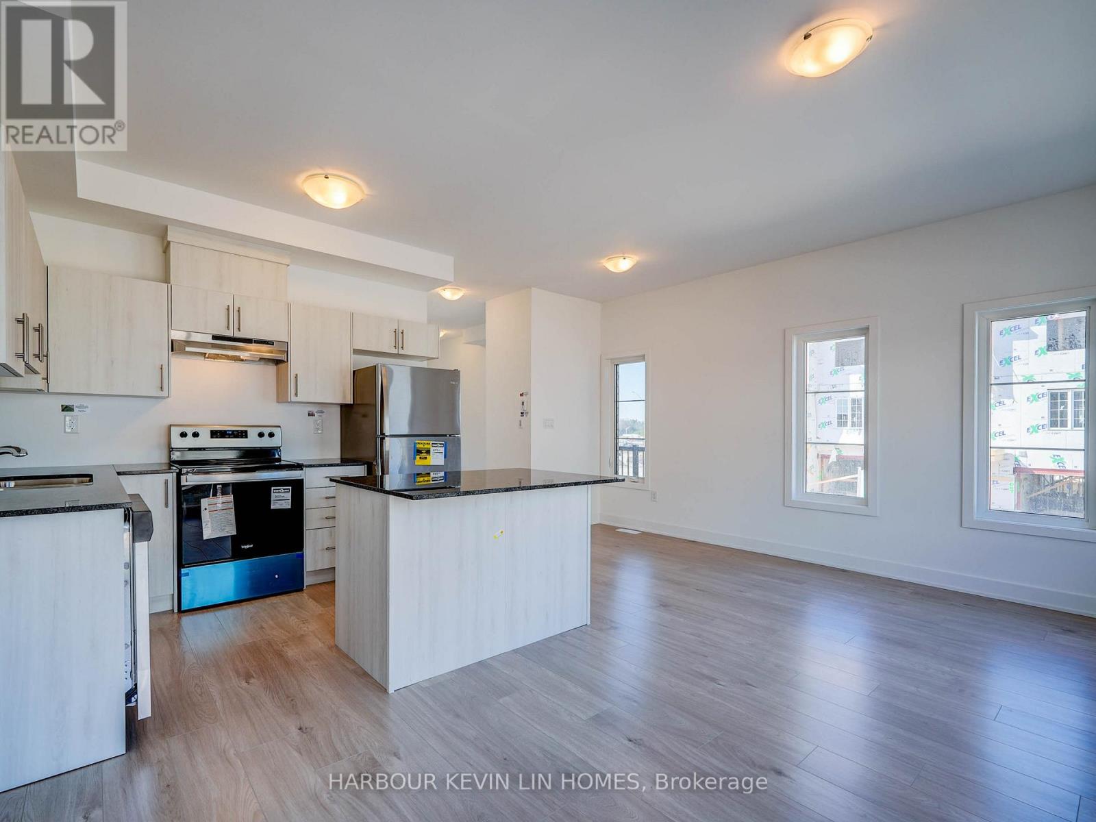 Photo 12 of 30 Wheatfield Road, Barrie ON