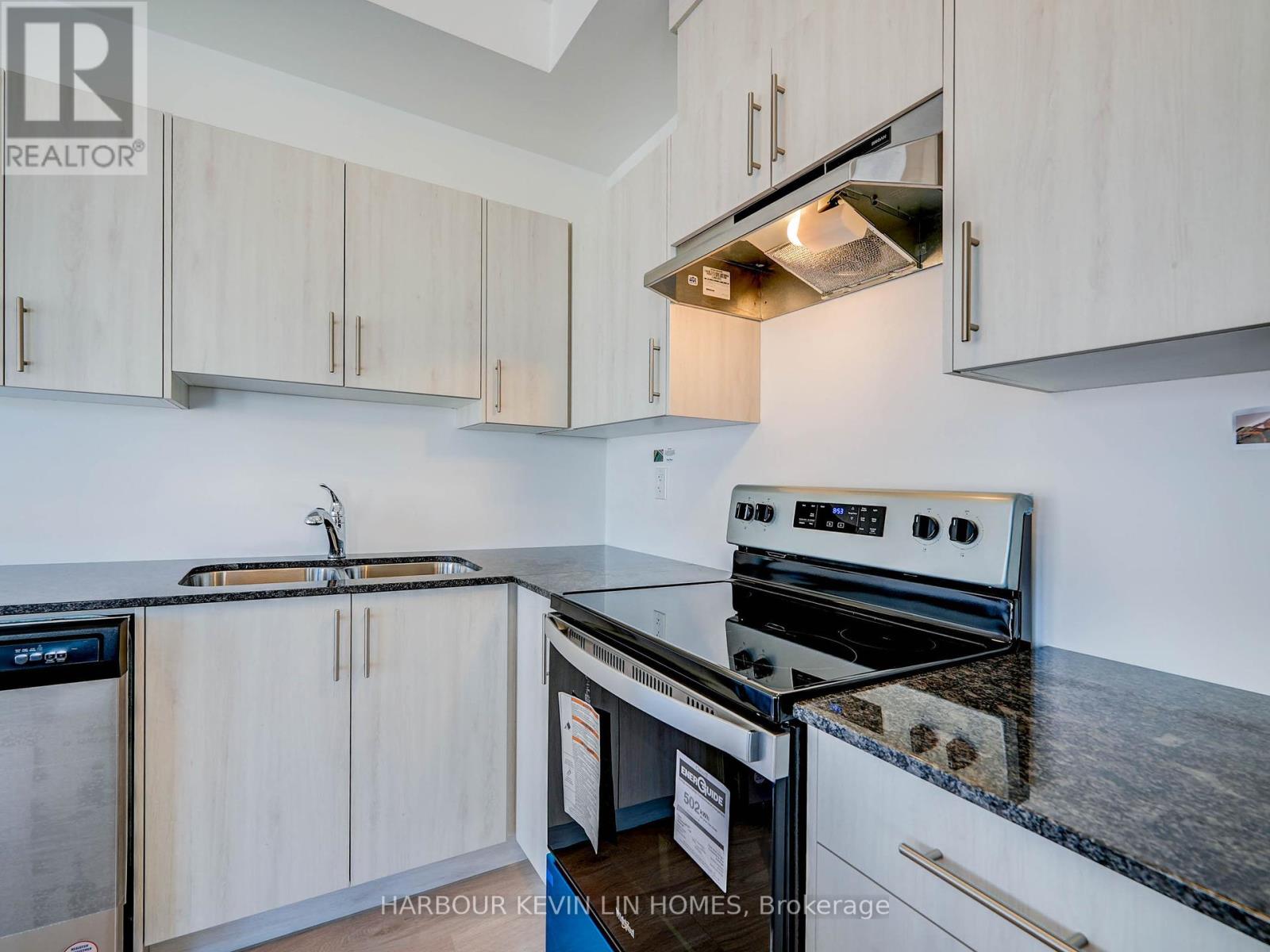 Photo 13 of 30 Wheatfield Road, Barrie ON