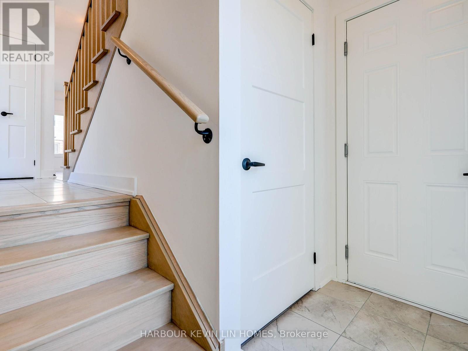Photo 32 of 30 Wheatfield Road, Barrie ON