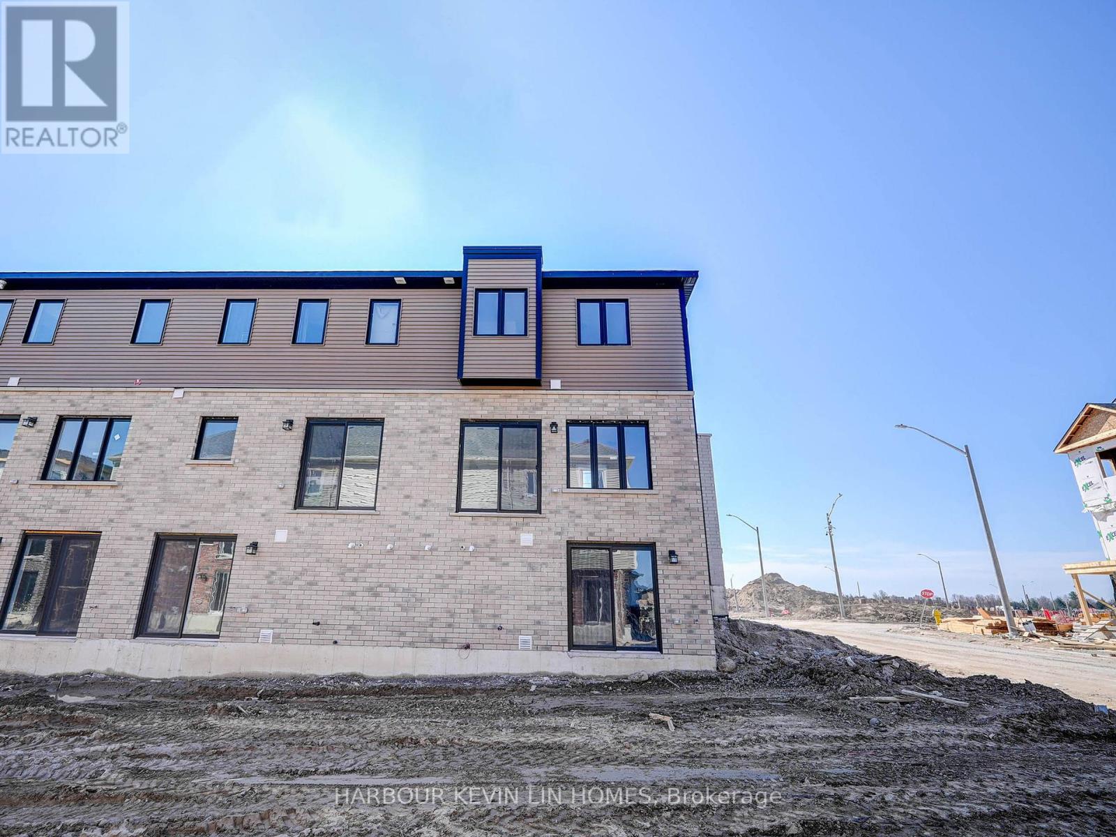 Photo 35 of 30 Wheatfield Road, Barrie ON