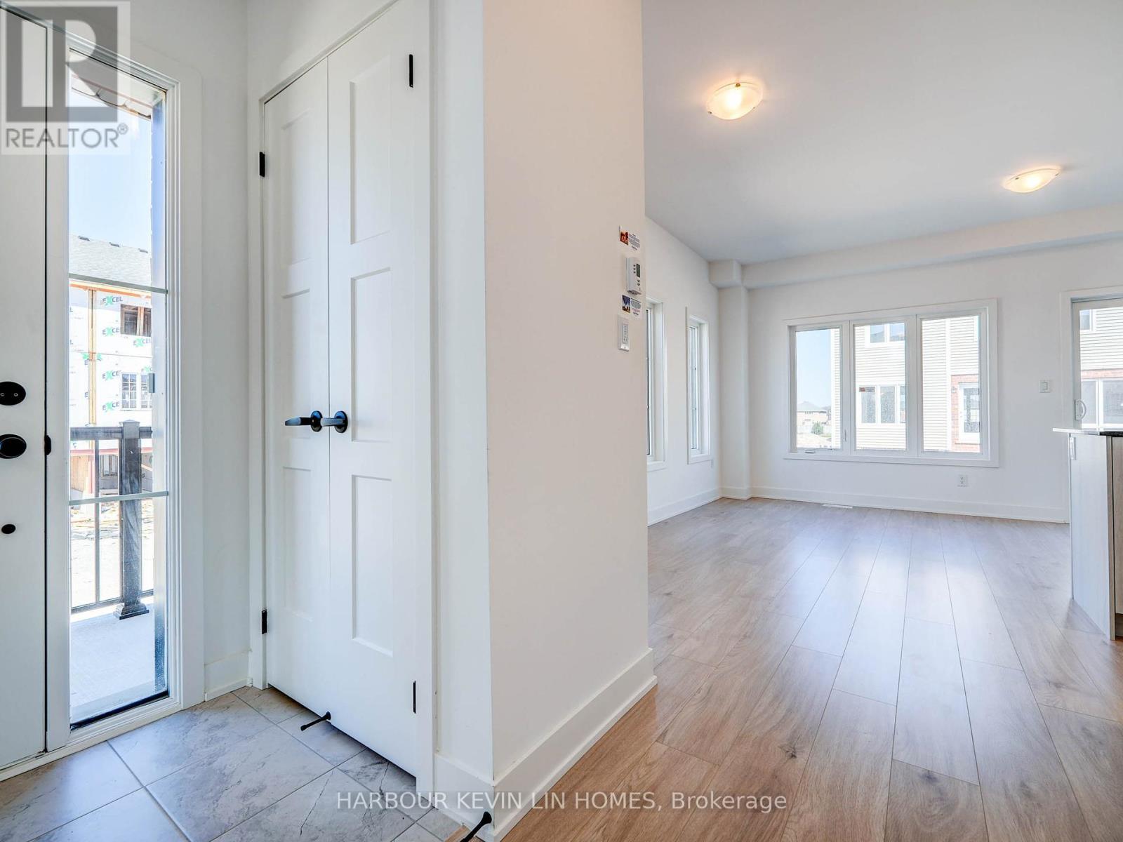 Photo 6 of 30 Wheatfield Road, Barrie ON