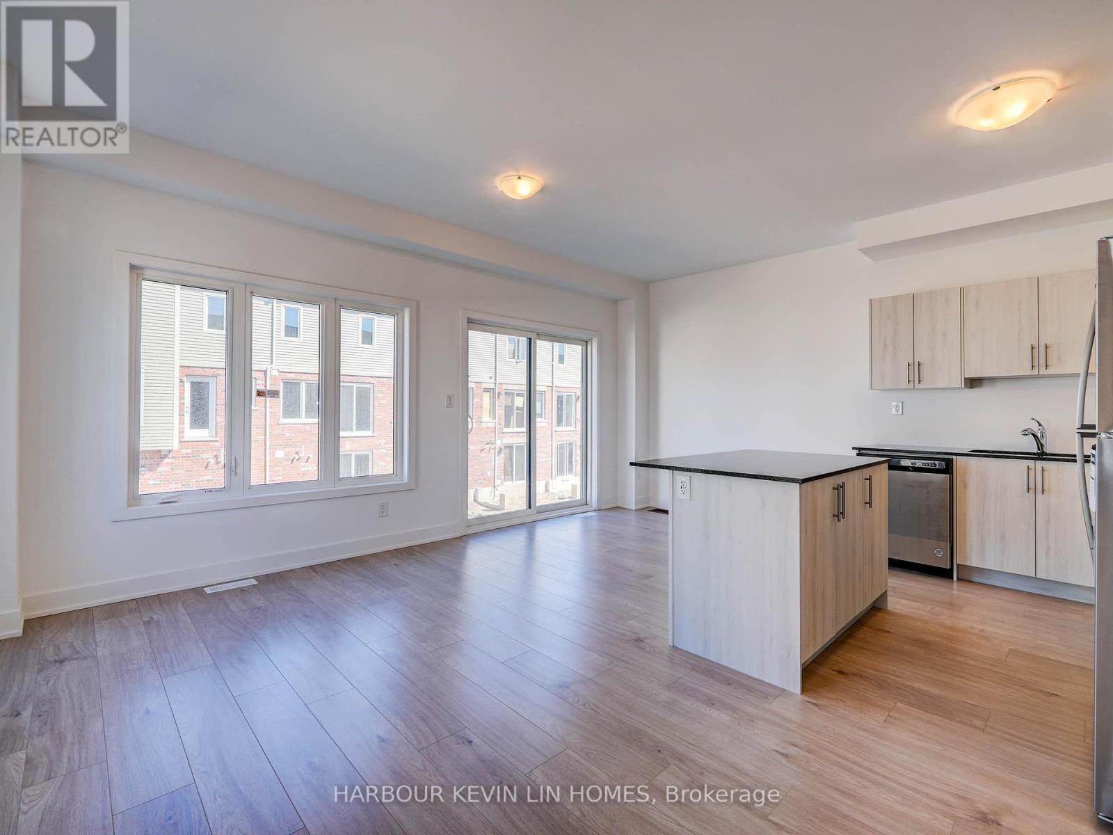Photo 7 of 30 Wheatfield Road, Barrie ON