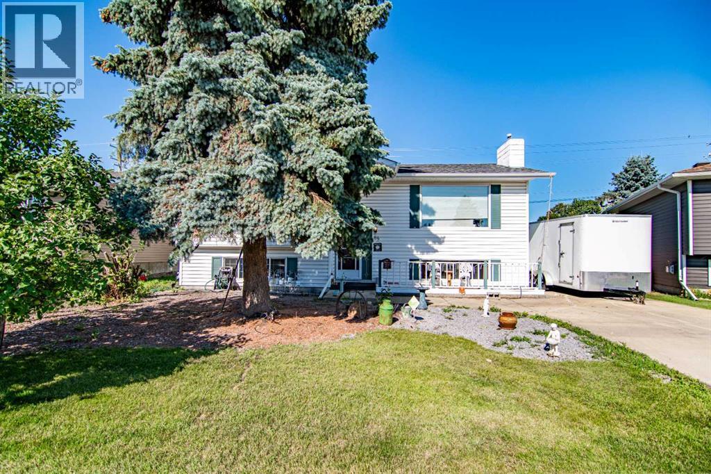 Photo 3 of 84 Pearson Crescent, Red Deer AB