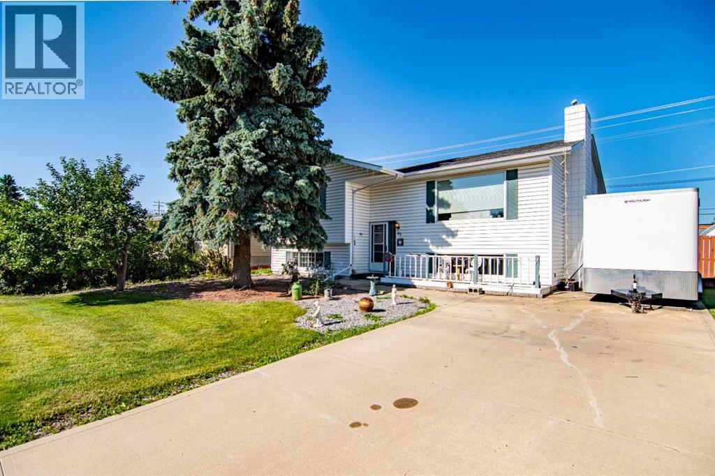 Photo 2 of 84 Pearson Crescent, Red Deer AB
